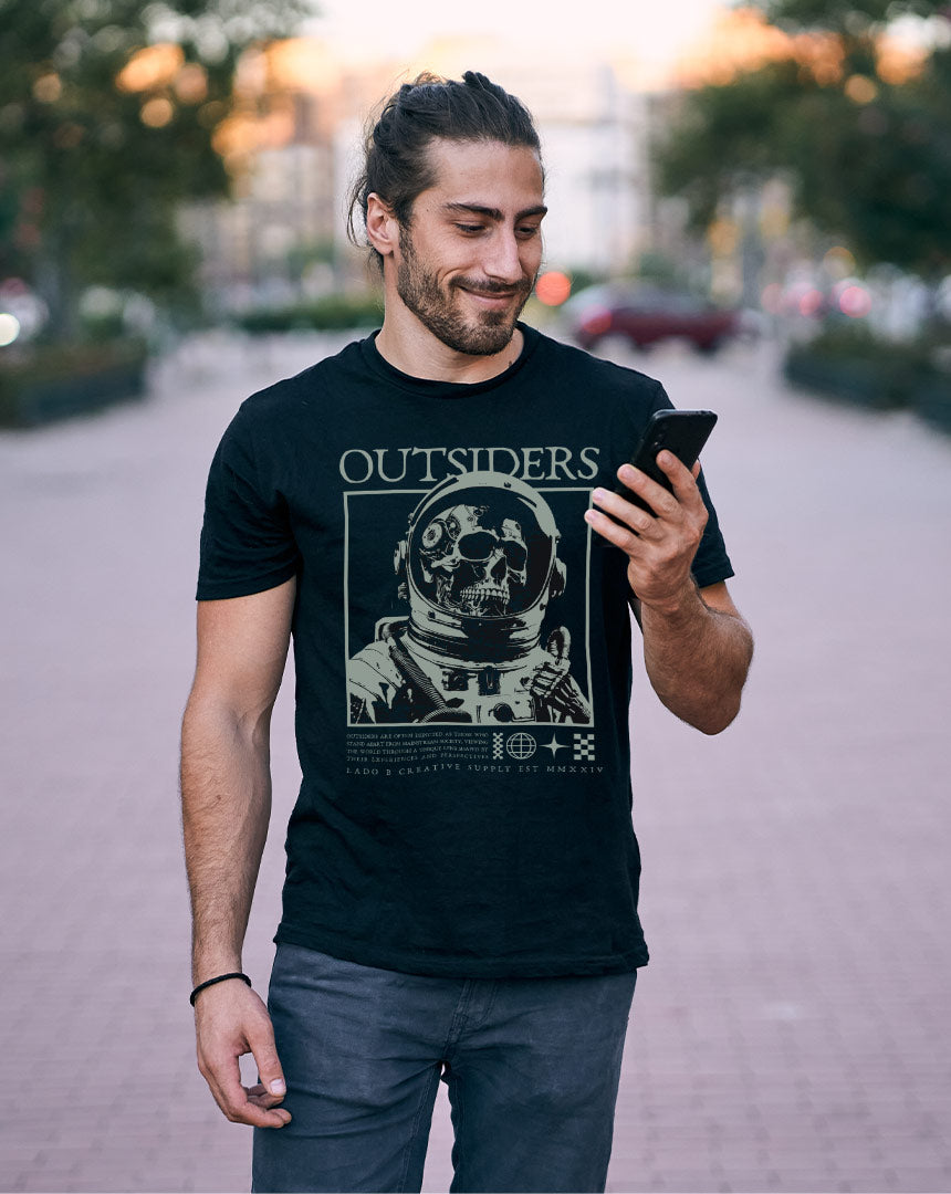 Camiseta Astronaut Outsiders